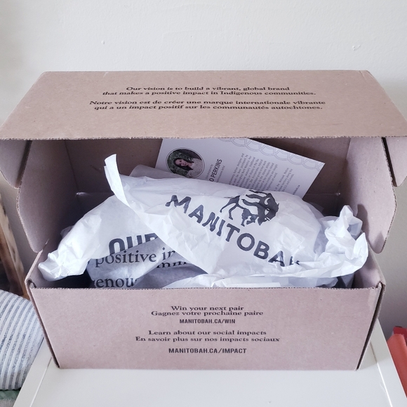 Manitobah Mukluks Wasaga Flip-Flop Red/Rouge- 6M - Picture 11 of 12